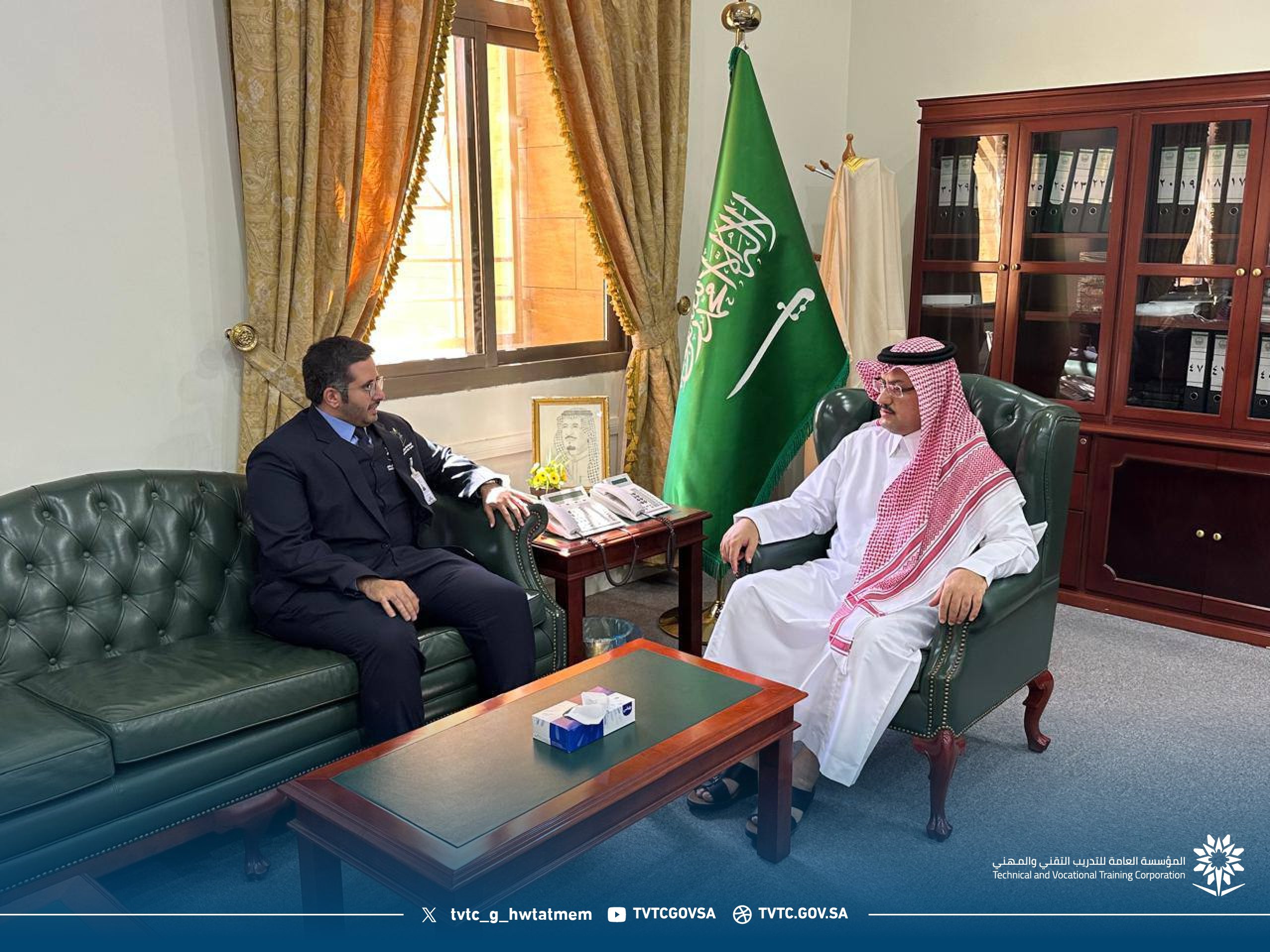 زيارة سعادة مدير المعهد وفرع الكلية م. احمد الزهراني سعادة محافظ حوطة بني تميم المكلّف الاستاذ خالد بن عبدالعزيز بن خنين.jpg